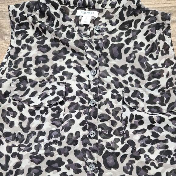 Old Navy Sheer Leopard Sleeveless Button Down Blouse - Picture 5 of 7
